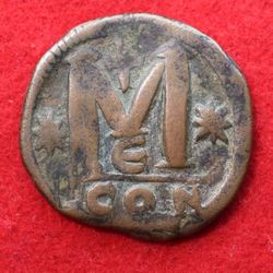 So 2,5  Follis, Konstantinopel 518-522, Off E (2).JPG