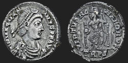 Römisches Kaiserreich Magnus Maximus (Augustus im Westen 383-388). Geprägt 383-388 in Augusta Treverorum. AR Siliqua 18 mm, 2,62 g, 12 h. klein.jpg (137.74 KiB) 4006 mal betrachtet Römisches Kaiserreich Magnus Maximus (Augustus im Westen 383-388). Geprägt 383-388 in Augusta Treverorum. AR Siliqua 18 mm, 2,62 g, 12 h. klein.jpg