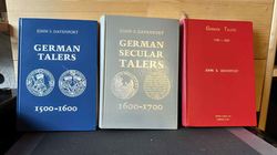 Davenport Bücher.jpg