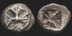 Attika – Athen ca. 545-515 v. Chr.(Wappenmünze) AR Obol 9,5 mm, 0,5 g. Ref. HGC 4, 1653; Seltman, Gruppe B, Tafel IV, ν, ξ; Svoronos 1975, Tafel 1, 54-56. (klein).jpg