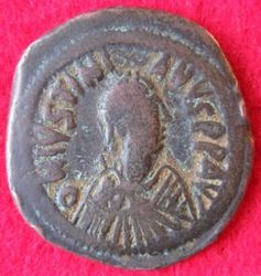 So 4,14, Justinian I. Follis, Konstant. Off B(1).JPG