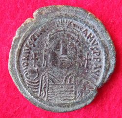 So 4,21, Justinian I. Follis, Konstantinopel. J 16 (1).JPG
