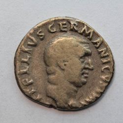 Vitellius, 2,91 gr., 18,9 mm (1).JPG
