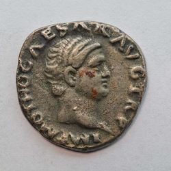Otho 2,99 gr.,17,8 mm (1).JPG