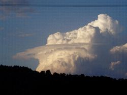 DSC07439 Gewitterwolke mit Pileus.JPG