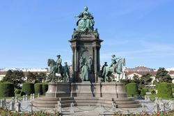 Maria-Theresien-Denkmal_klein.jpg
