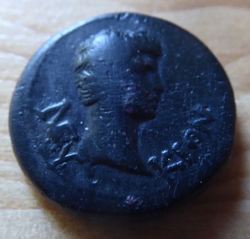 Perganon Gaius und Lucius Aes AV.jpg
