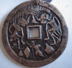 unbekanntes amulett.jpg