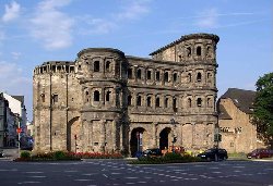 Trier_Porta_nigra.jpg