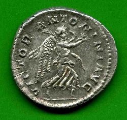 Antoninian Elagabal C. 291; RIC 155. Viktoria re. rennend..jpg