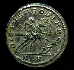 Ant. Probus C. 917-19 Rv. VIRTVS PROBI AVG - KAB. Kaiser reitet re. Gefangenen nieder..jpg