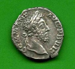 Denar Commodus C. 18 Av. COMM ANT AVG P BRIT..jpg