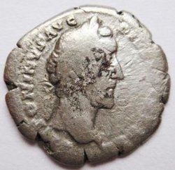 Antoninus Pius 2 avers.jpg