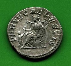 Denar Julia Soaemias C. 14 Rv. VENVS CELESTIS. Venus vor Kind li. sitzd..jpg