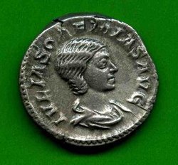 Denar Julia Soaemias C. 8 Av. IVLIA SOAEMIAS AVG..jpg