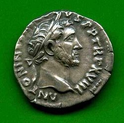 Denar Antoninus Pius C. 292 Av. ANTONINVS PIVS PP TRP XVIII..jpg
