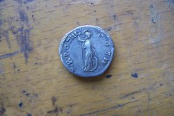 Aurelius Cäsar Augustus,Revers,Denar.JPG
