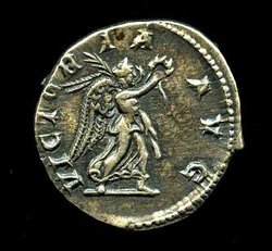 Denar Alexander Severus C. 560 Rv. VICTORIA AVG. Viktoria re. gehd..jpg