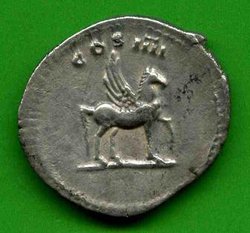 Denar Domitianus C. 47 Rv. COS IIII. Pegasus nach re. stehd..jpg