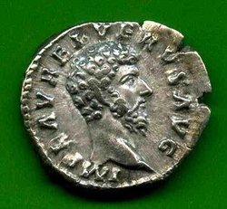 Denar Lucius Verus C. 144 Av. IMP L AVREL VERVS AVG..jpg
