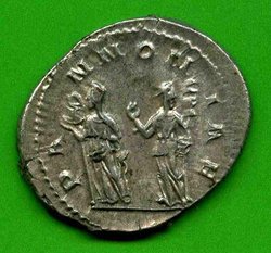 Ant. Traianus Decius C. 86 Rv. PANNONIAE. 2 Pannonien m. Feldz., abgewandt..jpg (32.24 KiB) 846 mal betrachtet Ant. Traianus Decius C. 86 Rv. PANNONIAE. 2 Pannonien m. Feldz., abgewandt..jpg