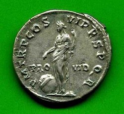 Denar Traianus C. 315 Rv. PM TR P COS VI PP SPQR. PRO VID. Providentia vor Globus.jpg