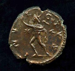 Ant. Victorinus C. 46 Rv. INVICTVS. Sol m. Peitsche, Hand hebend, n. li. stürmend..jpg