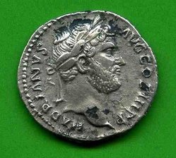 Denar Hadrianus C. 966 Av. AVG COS III PP. Subaerat!.jpg