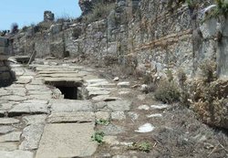 Aspendos_Kanalisation01.JPG
