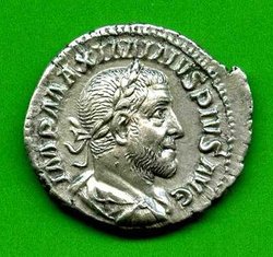 Denar Maximinus Thrax C. 46 Av. IMP MAXIMINVS PIVS AVG..jpg