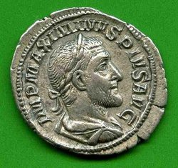 Denar Maximinus Thrax C. 7  Av. IMP MAXIMINVS OIVS AVG..jpg