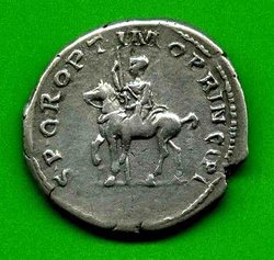 Denar Traianus C. 497 a. Rv. SPQR OPTIMO PRINCIPI. Reiterstatue.jpg