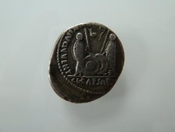 Denar Augustus 2.jpg