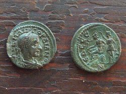 Gordian III AE25 Edessa Roma.jpg