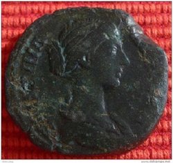 Faustina Minor - SALVITI AVGVSTAE.jpg