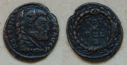 Maxentius Teilfollis Löwenbüste.jpg