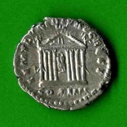 Denar Antoninus Pius C. 804 Rv. TEMPLVM DIV AVG REST- COS IIII. 8-säul. Tempel..jpg