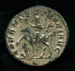 Ant. Probus RIC 904G Rv. ADVENTVS PROBI AVG. Kaiser a. Pferd li, davor Gefangener..jpg
