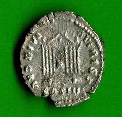 Denar Antoninus Pius RSC 1a Rv. AED DIVI AVG REST COS III. 8-säul. Tempel.jpg