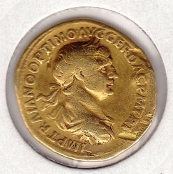 Aureus Trajan RIC 297 av.jpg