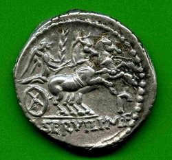 100 v. Chr. Denar. P. Servilius Rullus. Biga r. P SERVILI M F..jpg